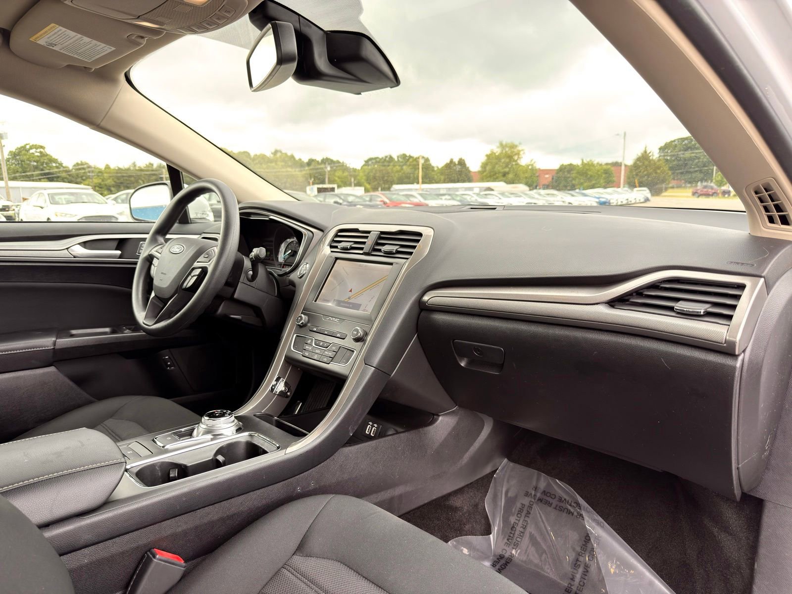 Used 2020 Ford Fusion SE FWD image 20