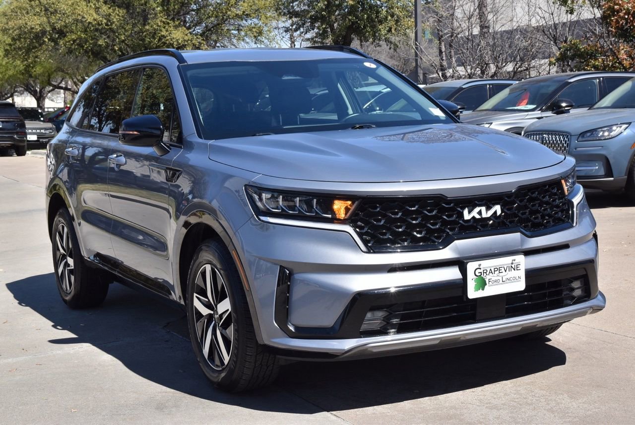 Used 2022 Kia Sorento EX image 4