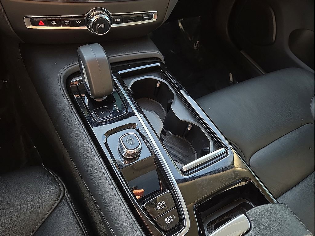 Certified 2023 Volvo S60 T8 Plus image 30