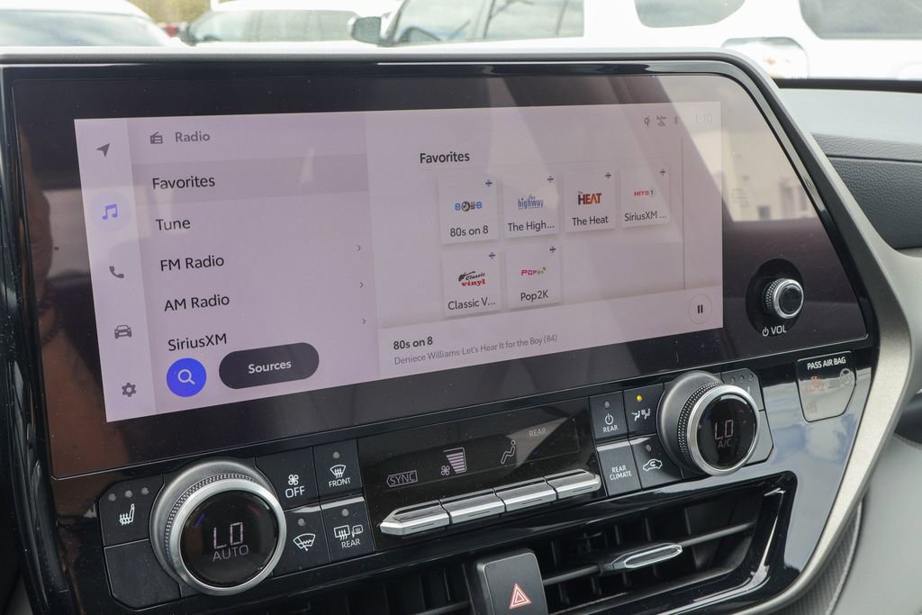 Used 2024 Toyota Highlander XLE image 5