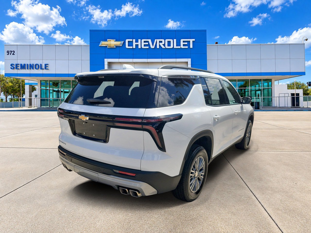 Certified 2026 Chevrolet Traverse LT w/ Driver Confidence Package FWD image 3