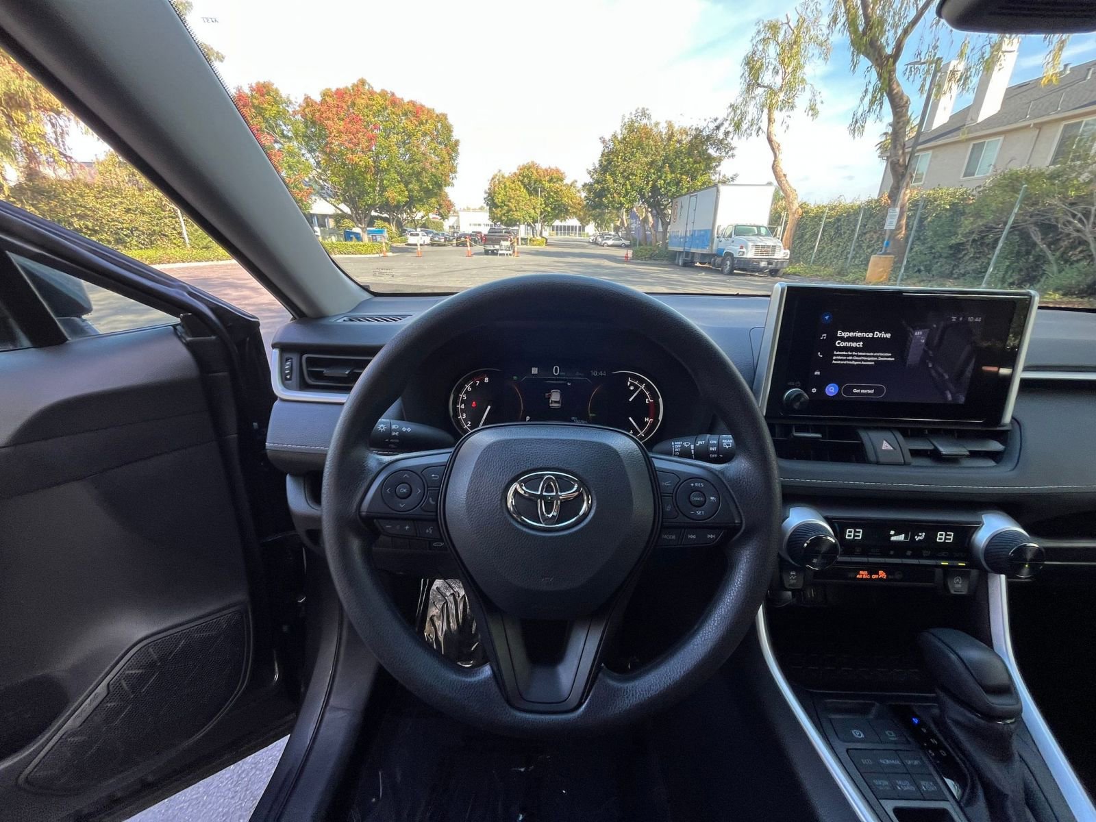 Used 2025 Toyota RAV4 XLE image 33