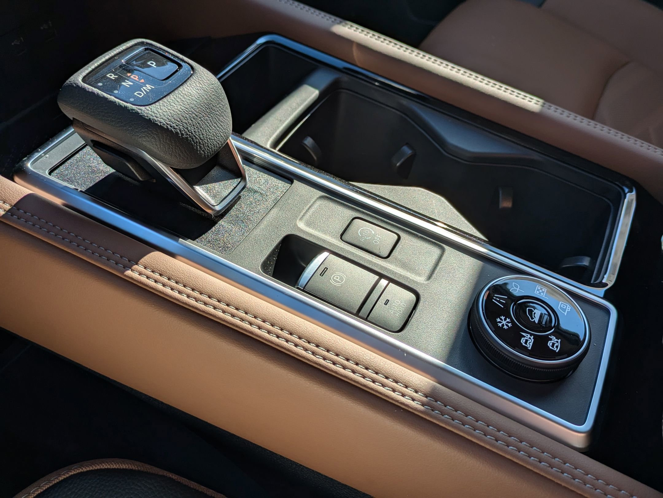 New 2025 Nissan Pathfinder Platinum w/ Cargo Package image 10