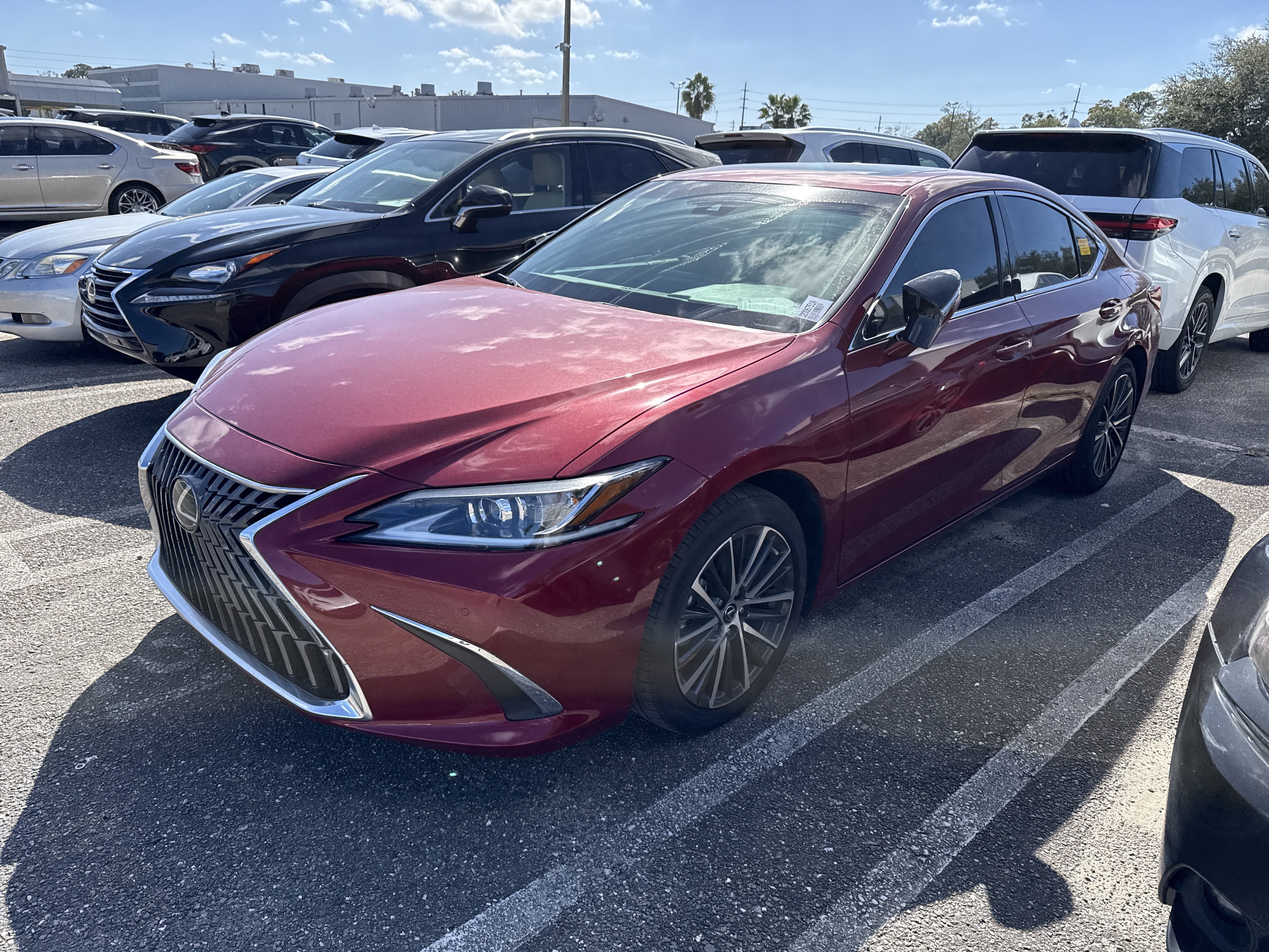 Used 2024 Lexus ES 350 w/ Premium Package FWD image 2