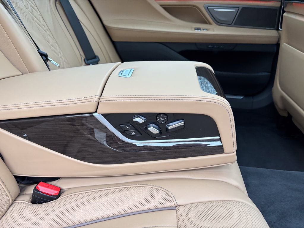 Certified 2022 BMW 750i xDrive w/ Executive Package image 46