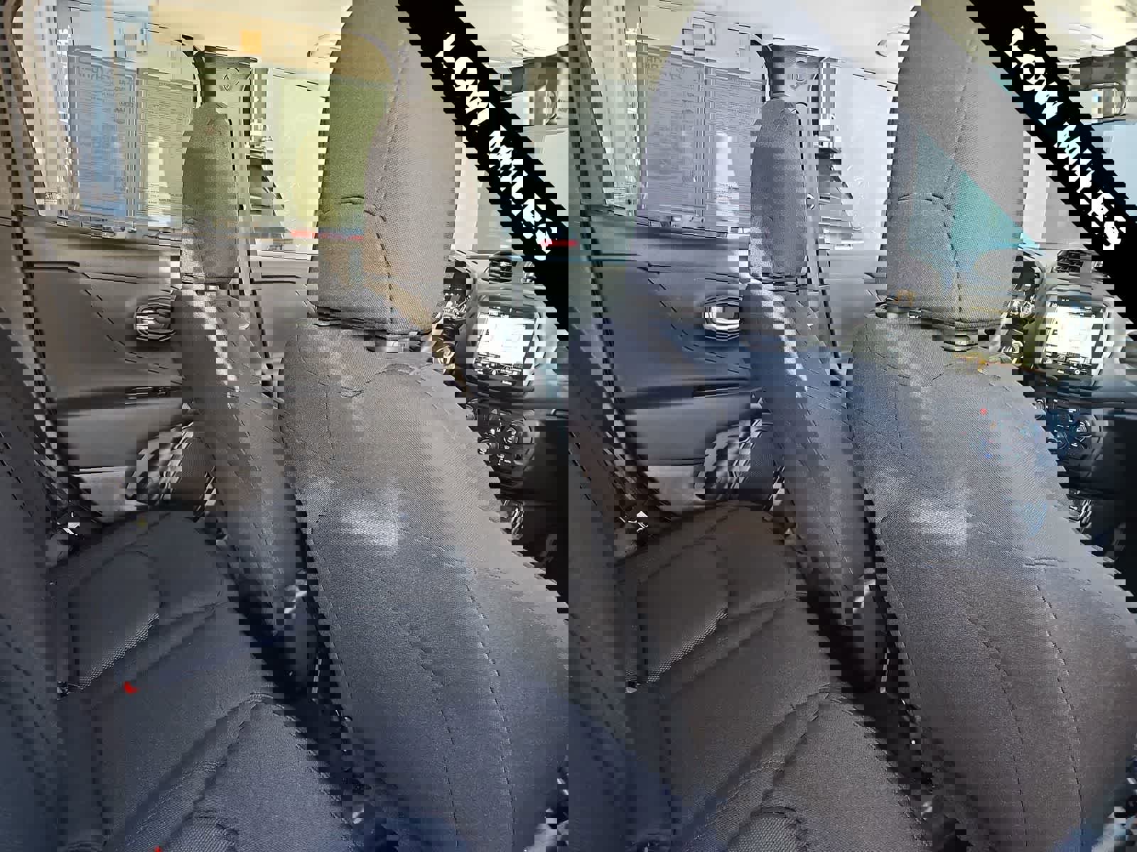 Used 2023 Jeep Renegade Latitude AWD/4WD image 15