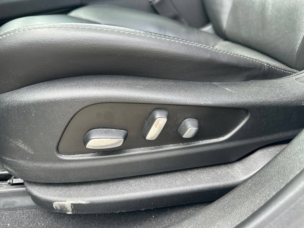 Used 2020 Cadillac XT5 Premium Luxury w/ LPO, Floor Liner Package AWD/4WD image 18