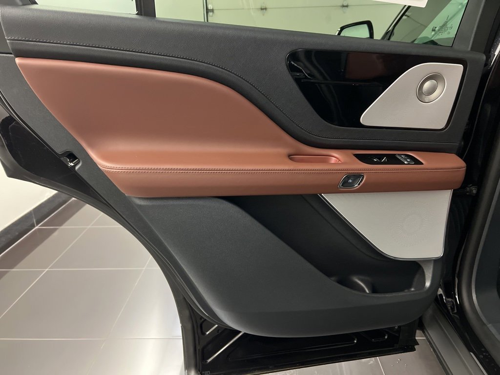 Used 2025 Lincoln Aviator Reserve w/ Equipment Group 201A image 39