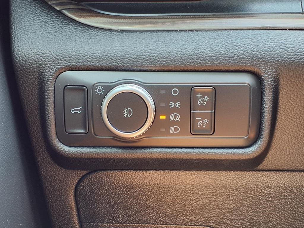 Used 2022 Ford Explorer Limited w/ Equipment Group 301A image 21