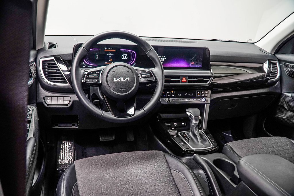 Used 2025 Kia Seltos S image 5