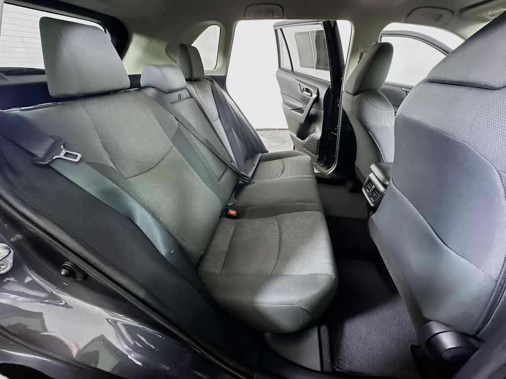 Used 2021 Toyota RAV4 XLE FWD image 11
