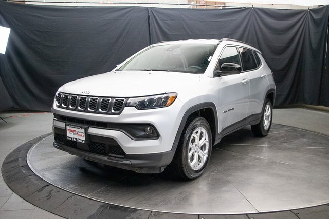 Used 2024 Jeep Compass Latitude image 6