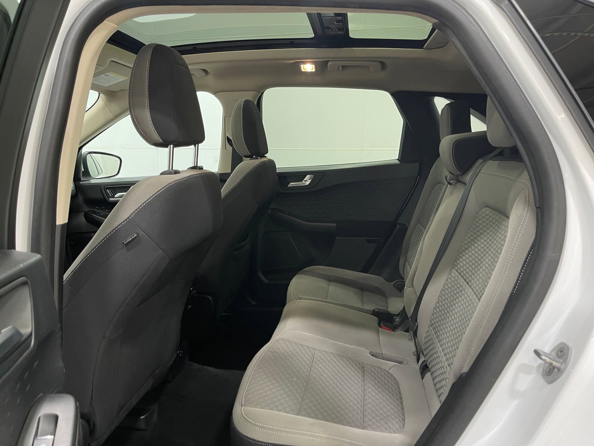 Used 2020 Ford Escape SE image 29