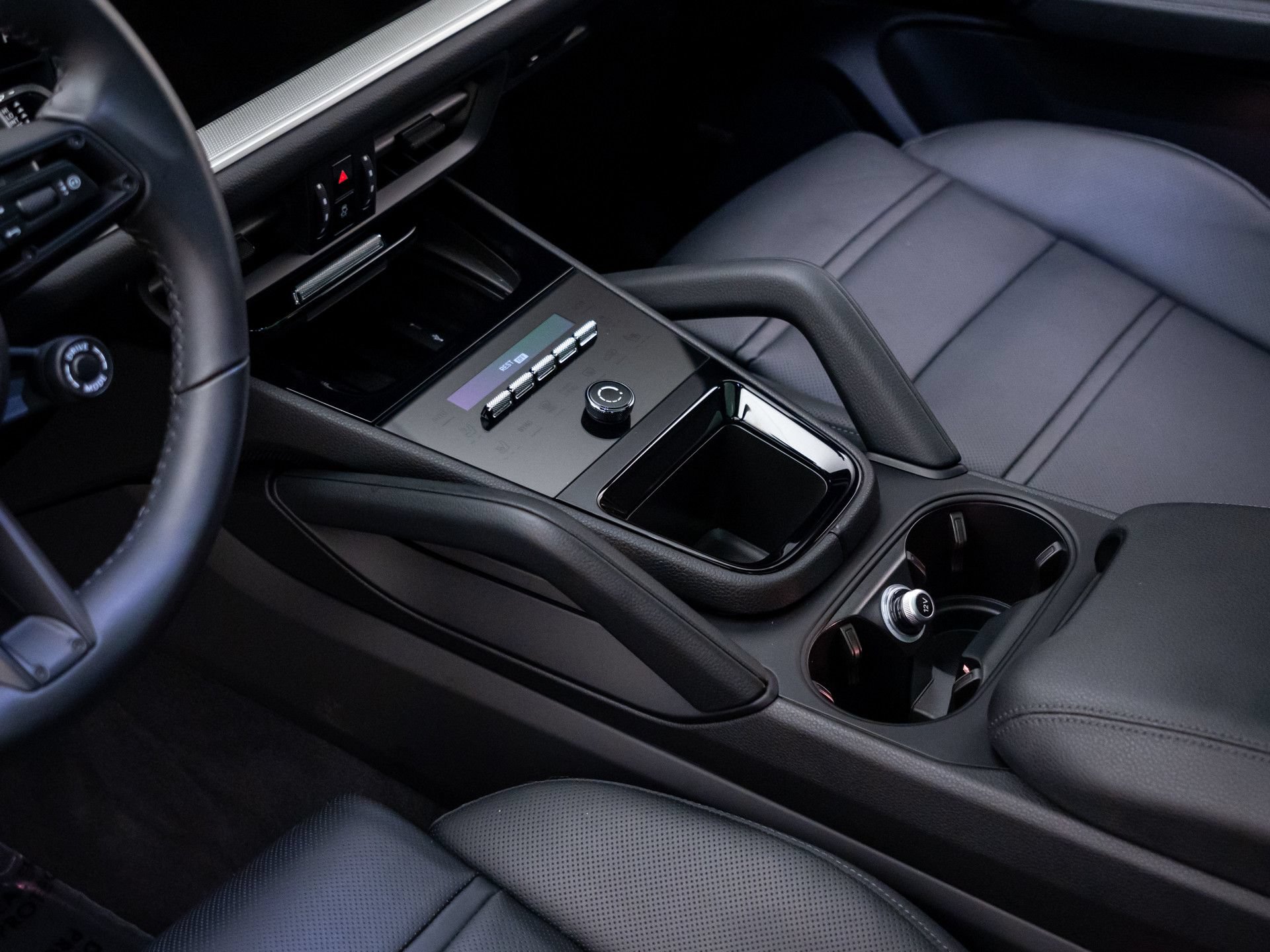 Certified 2025 Porsche Cayenne Coupe AWD/4WD image 13
