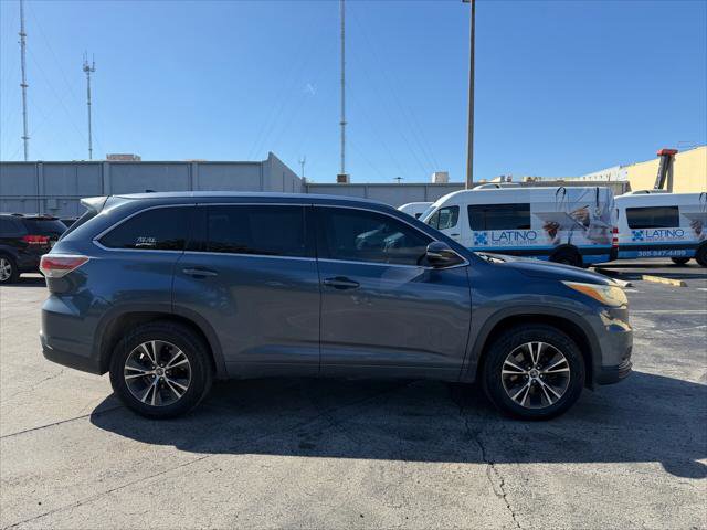 Used 2016 Toyota Highlander XLE image 11