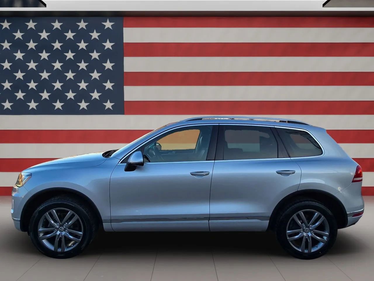 Used 2016 Volkswagen Touareg VR6 image 5