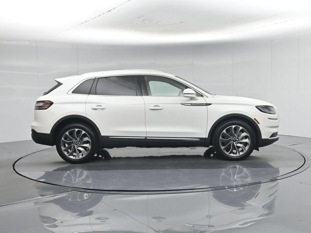 Used 2023 Lincoln Nautilus Reserve w/ Luxury Package AWD/4WD image 28