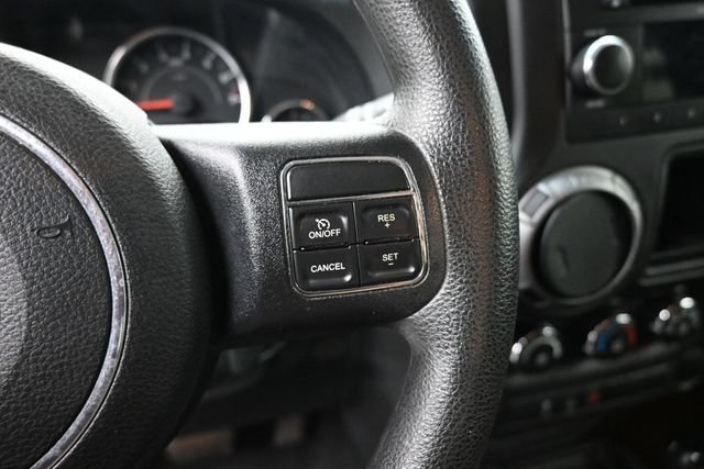 Used 2013 Jeep Wrangler Sport AWD/4WD image 5