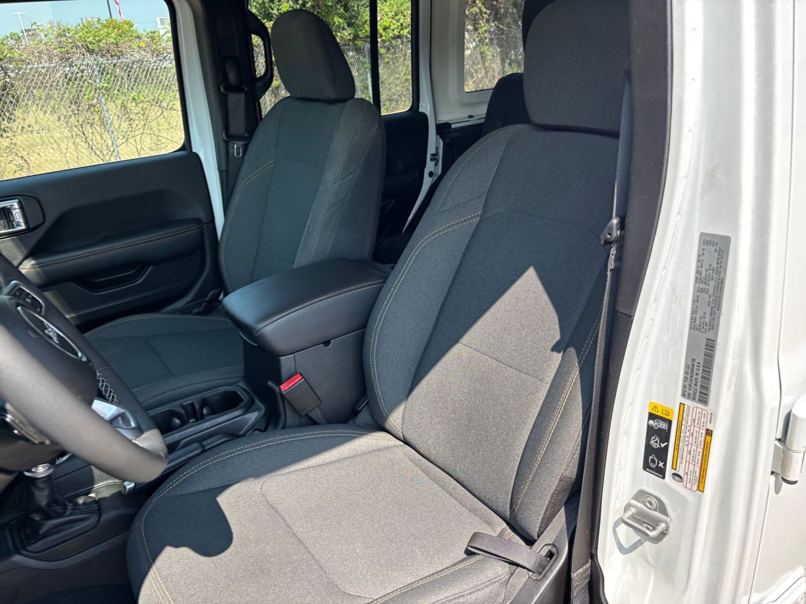 Used 2025 Jeep Wrangler Sahara image 34