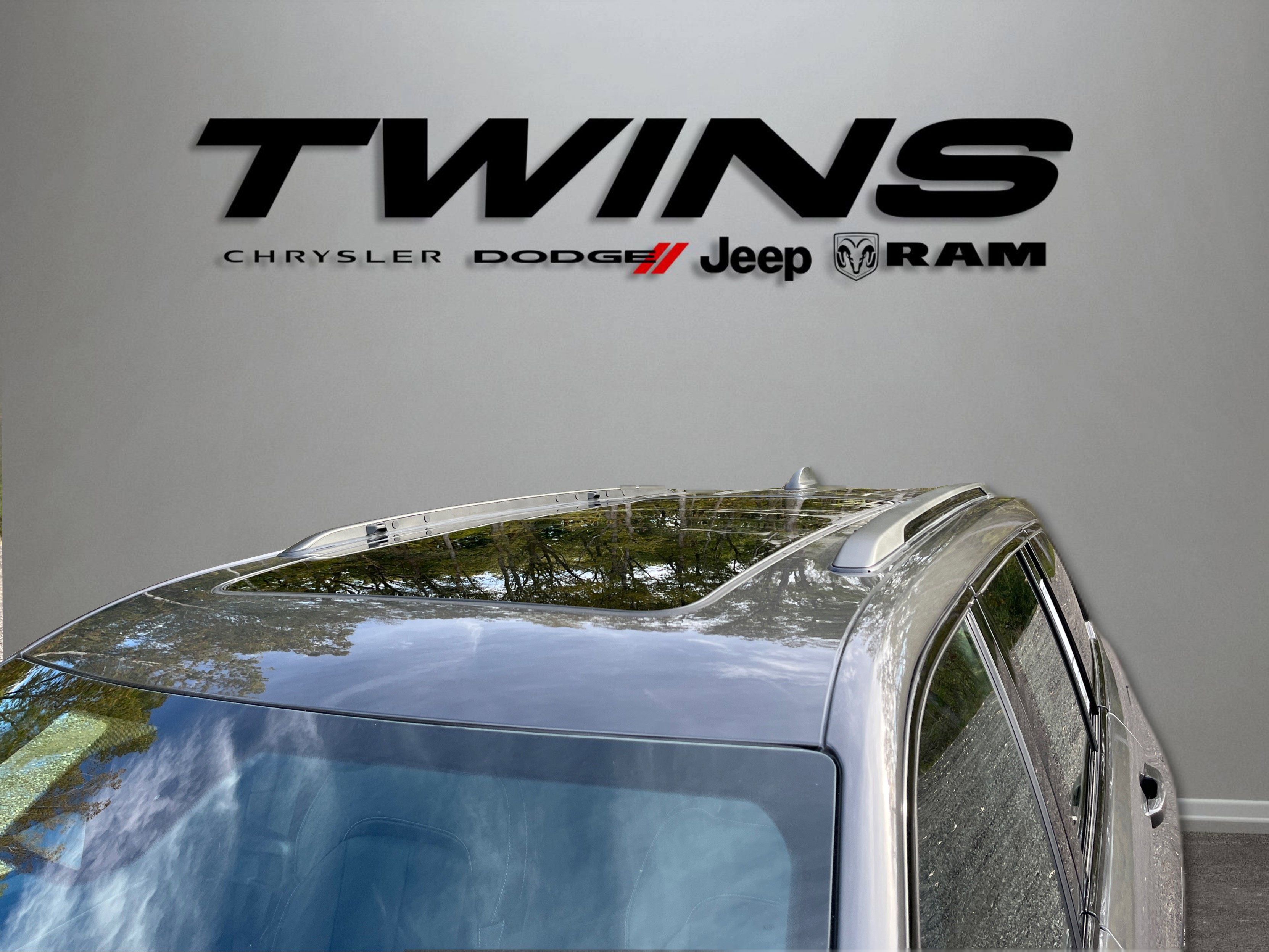 New 2025 Jeep Grand Cherokee Limited w/ Black Appearance Package image 13