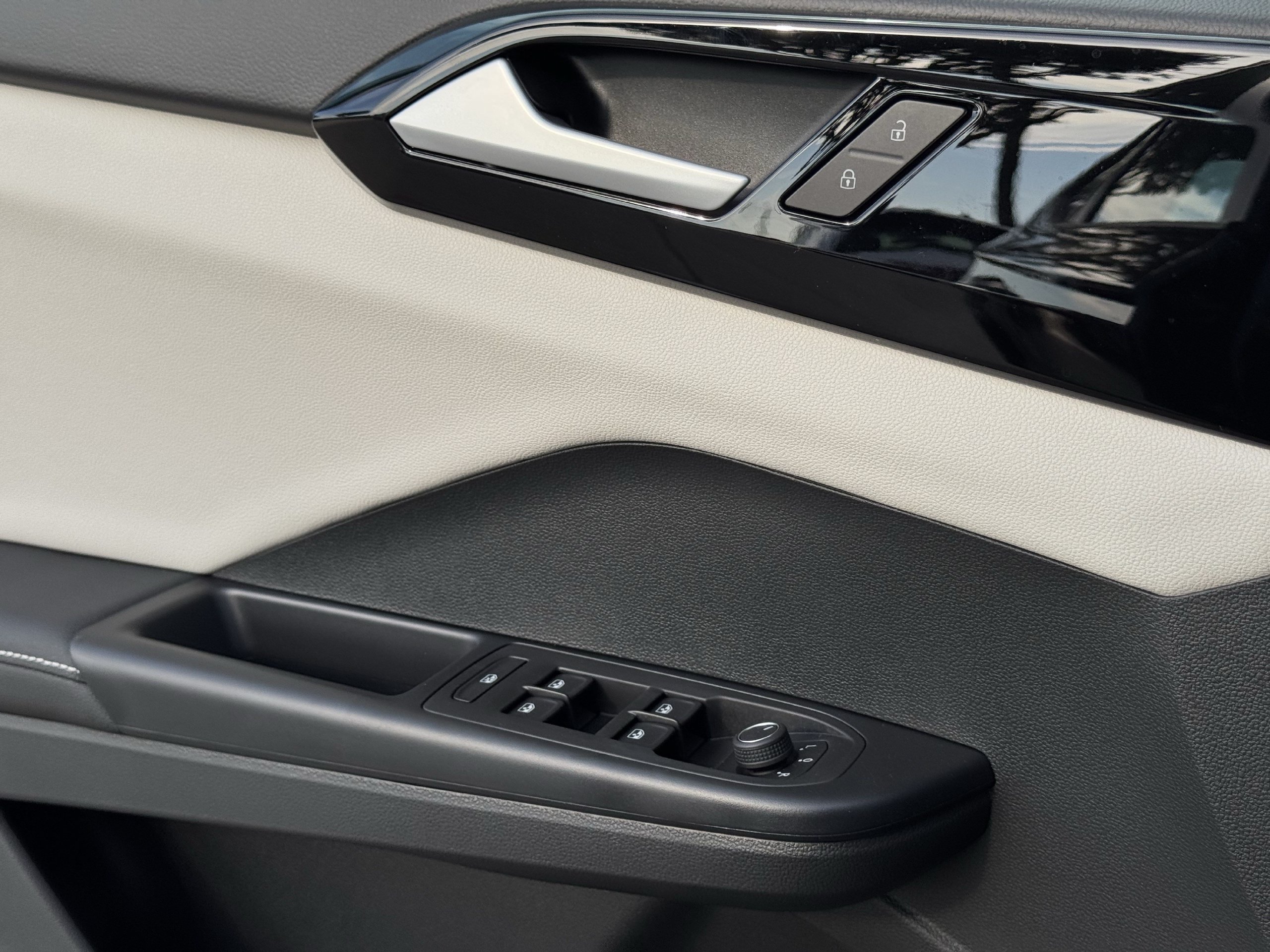 New 2027 Volkswagen Taos S FWD image 19