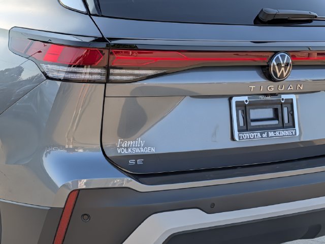 Used 2025 Volkswagen Tiguan SE FWD image 8