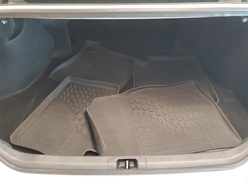 Used 2024 Toyota Camry SE image 10