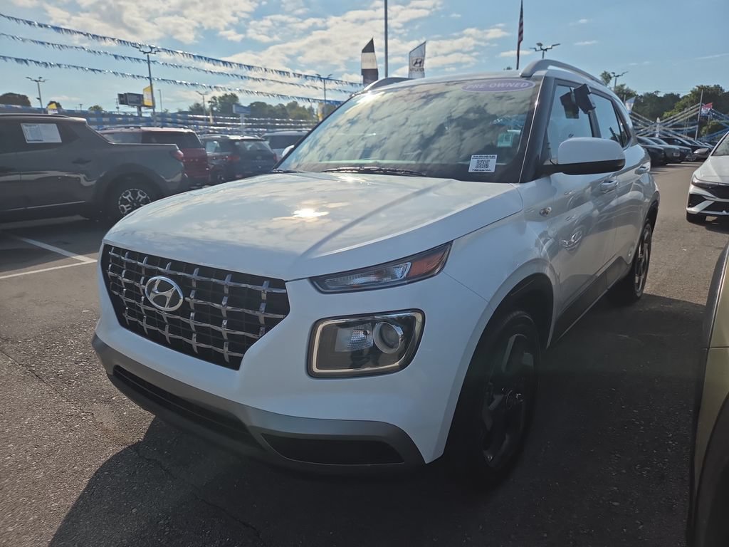 Certified 2023 Hyundai Venue SEL FWD image 6