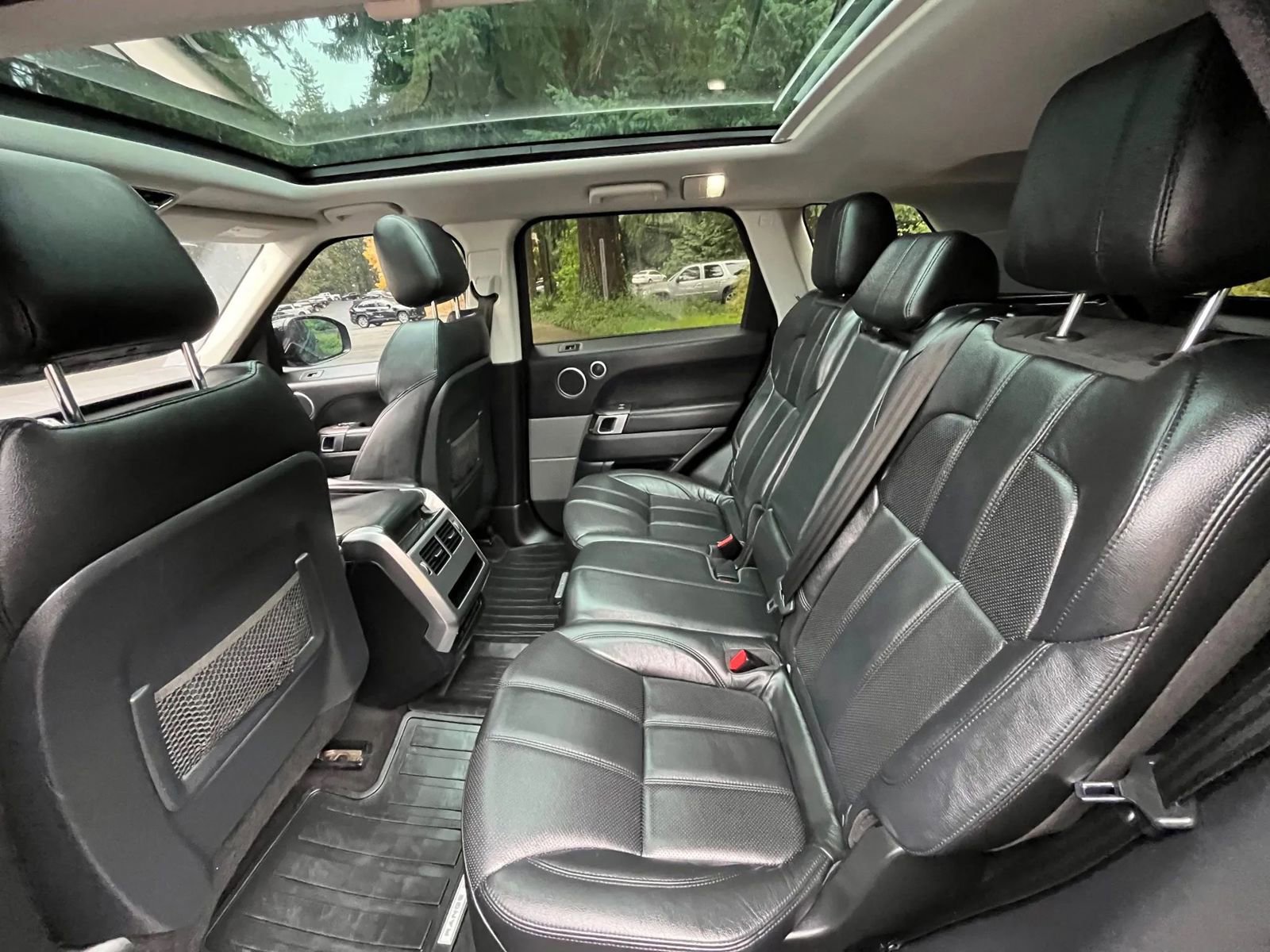 Used 2016 Land Rover Range Rover Sport SE image 12