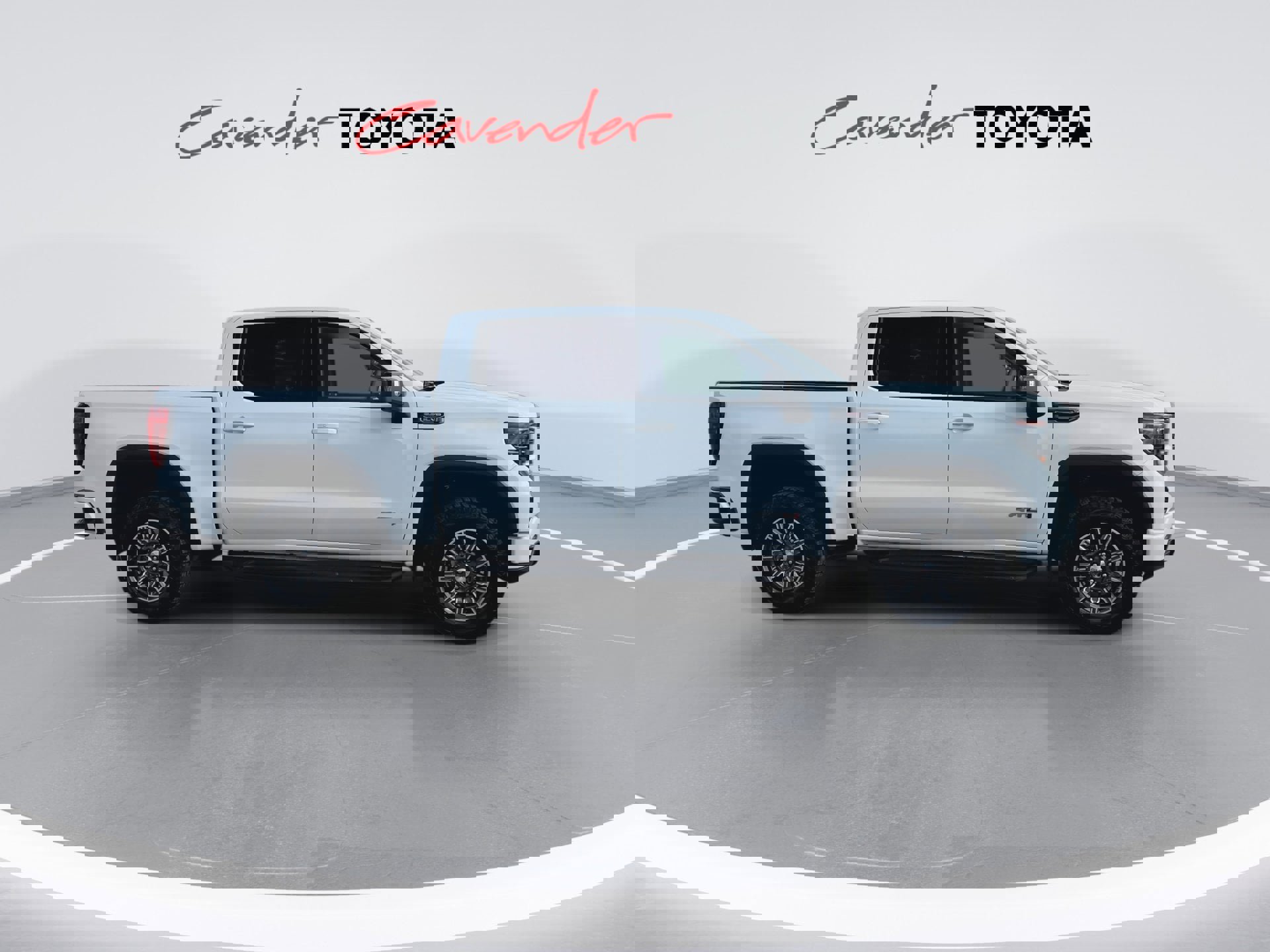 Used 2024 GMC Sierra 1500 AT4 w/ Technology Package image 9