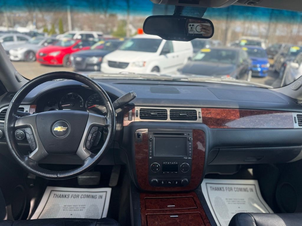 Used 2013 Chevrolet Avalanche LTZ image 27