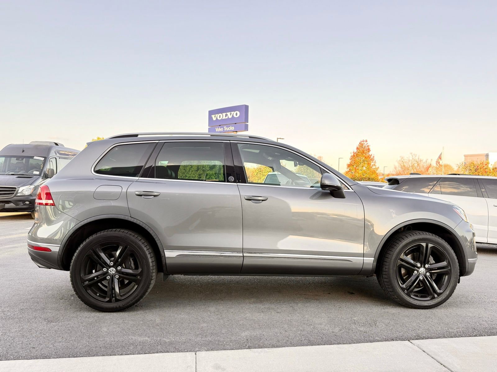 Used 2017 Volkswagen Touareg Wolfsburg Edition AWD/4WD image 8