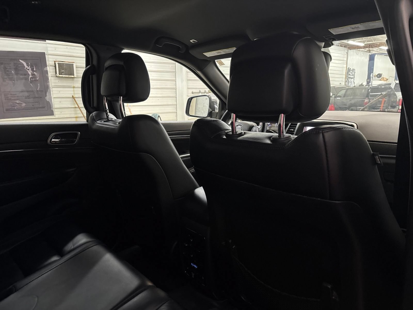 Used 2018 Jeep Grand Cherokee Limited AWD/4WD image 30