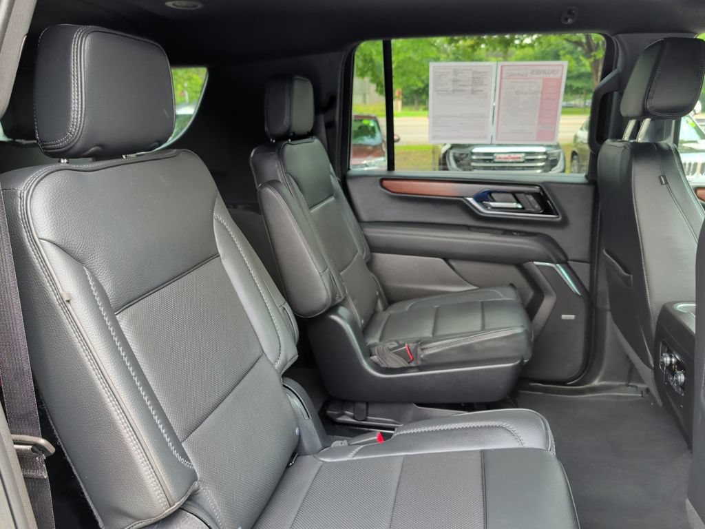 Used 2025 GMC Yukon XL Denali AWD/4WD image 35
