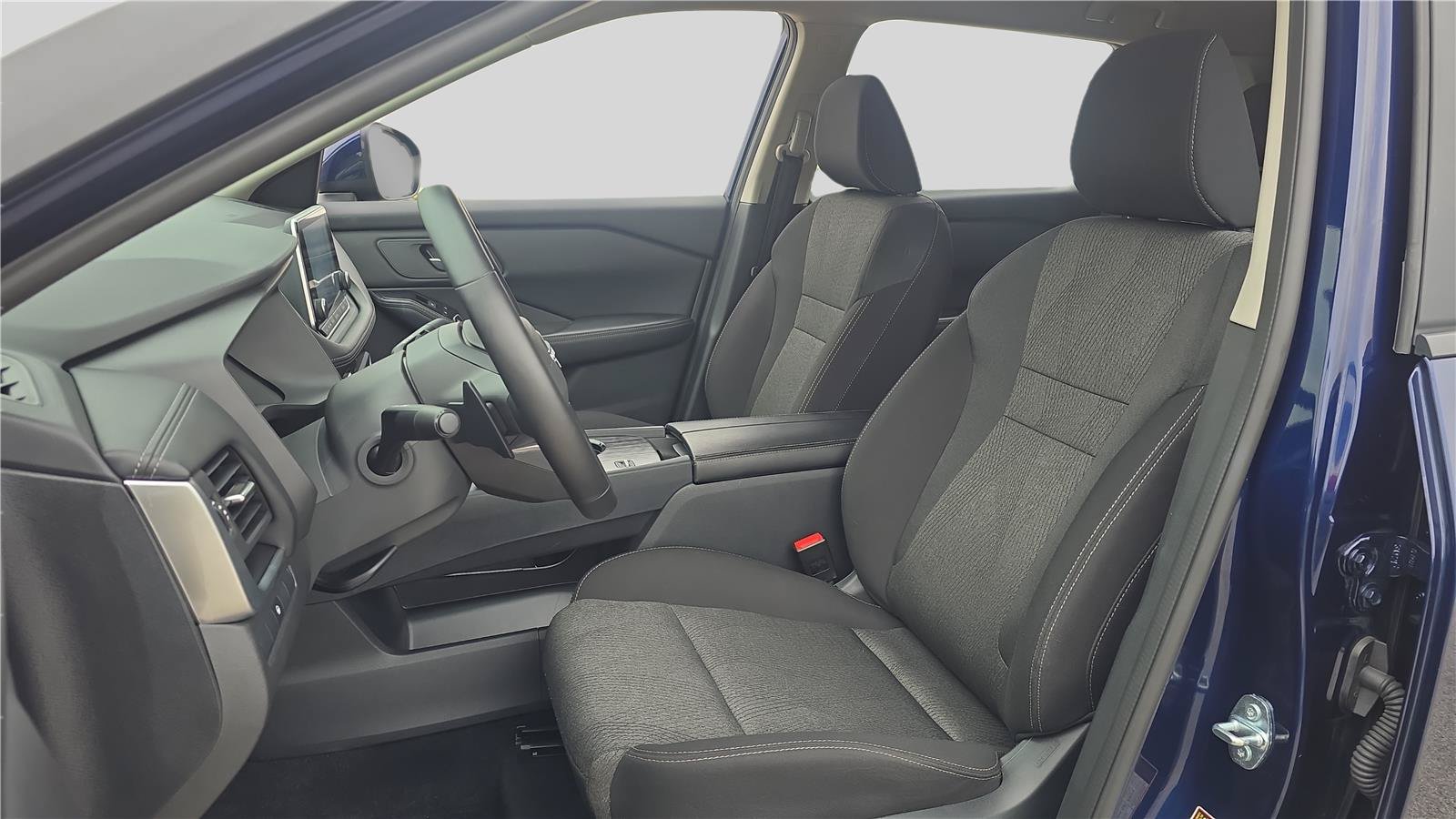Used 2025 Nissan Rogue SV FWD image 11
