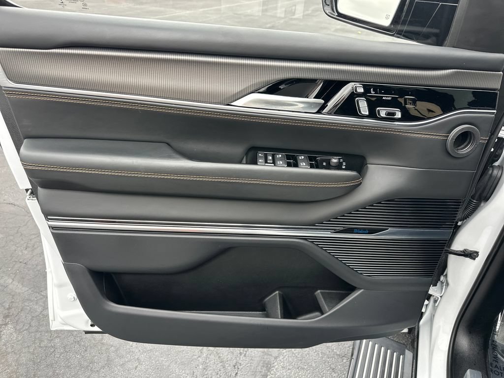 Used 2023 Jeep Grand Wagoneer Series III w/ Rear Seat Video Group 1 AWD/4WD image 11