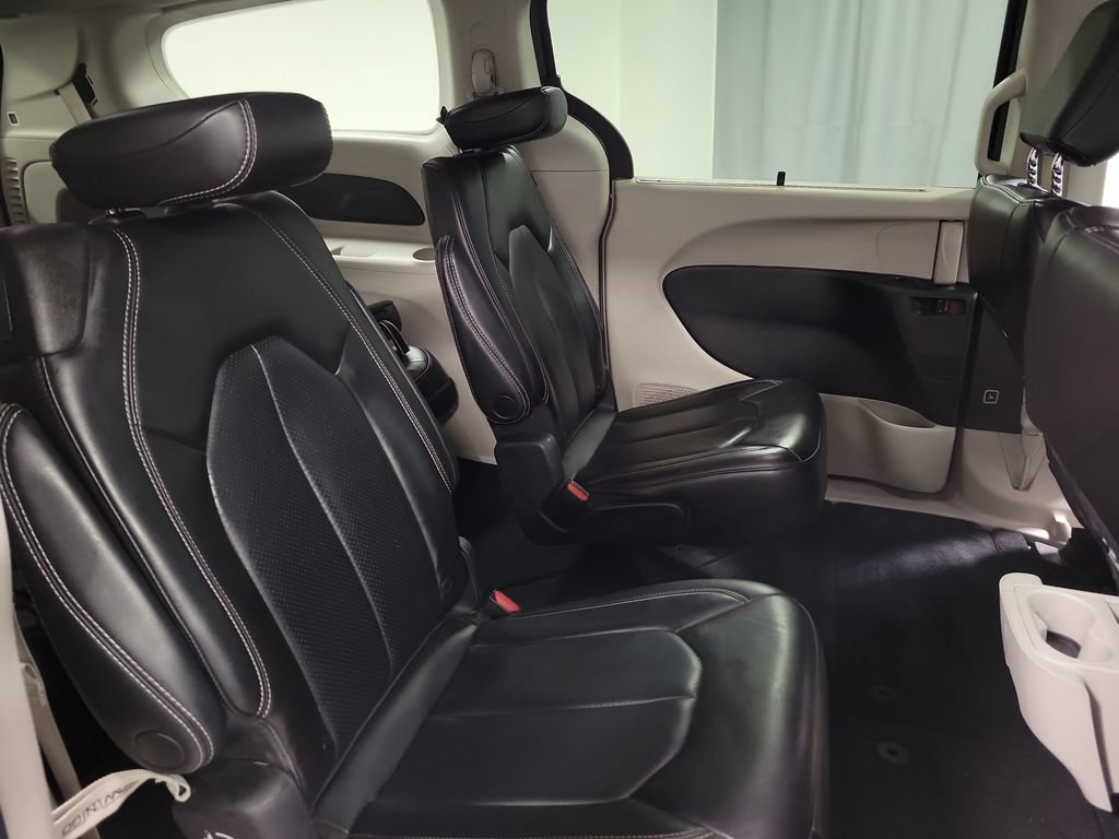 Used 2023 Chrysler Pacifica Touring-L FWD image 36