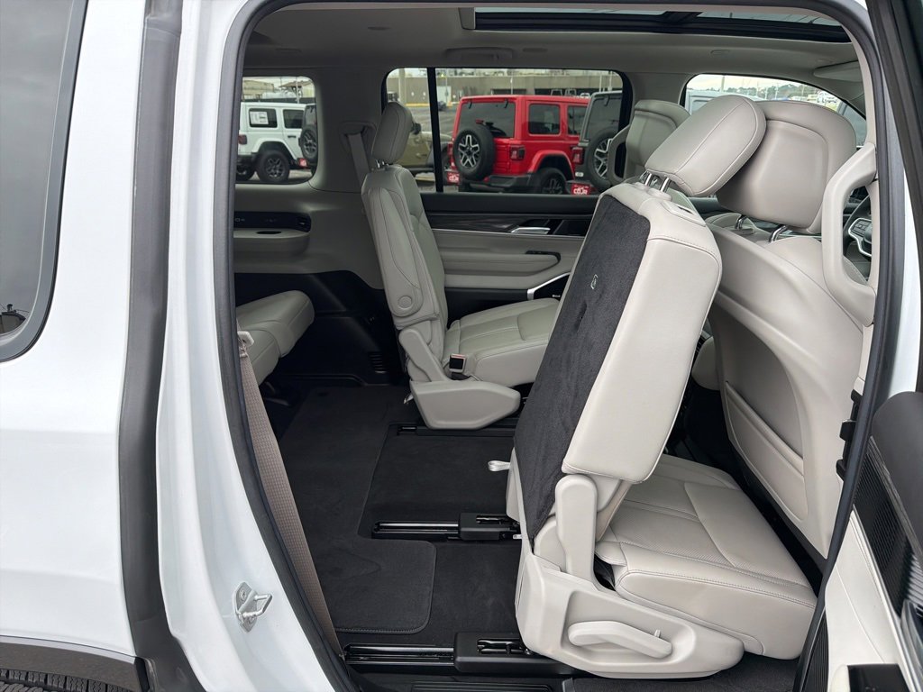 Used 2022 Jeep Wagoneer Series III w/ Premium Group I image 21