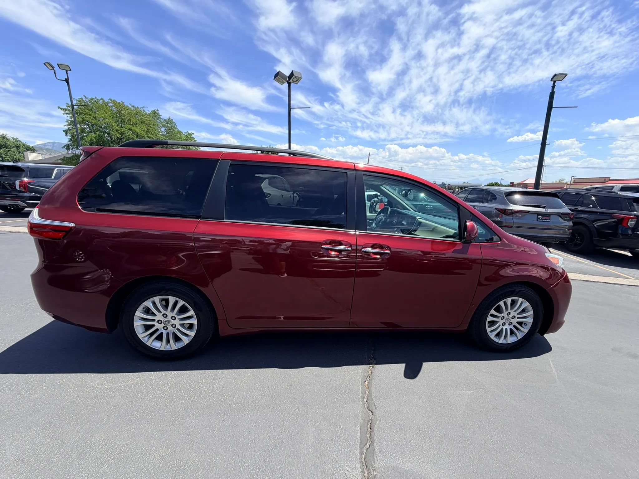 Used 2015 Toyota Sienna XLE w/ Entertainment Package FWD image 3