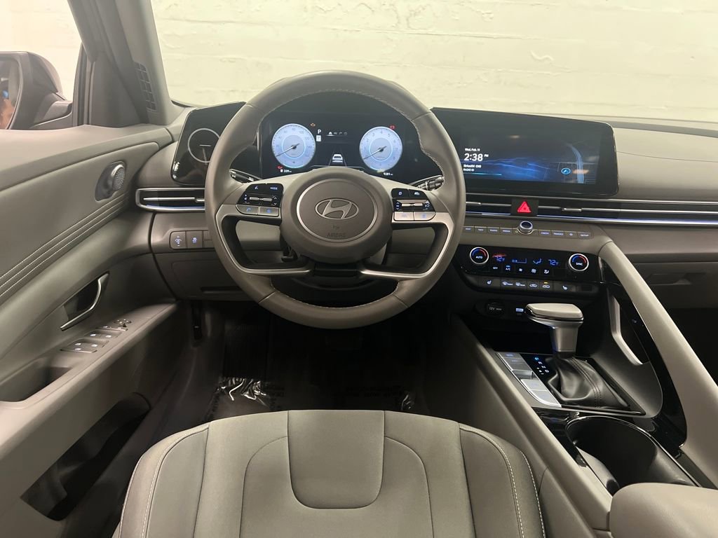 Used 2025 Hyundai Elantra SEL image 15