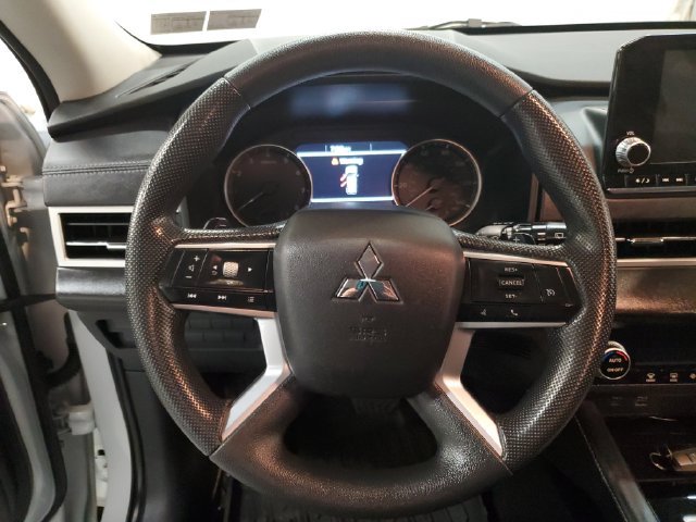 Used 2024 Mitsubishi Outlander ES AWD/4WD image 16