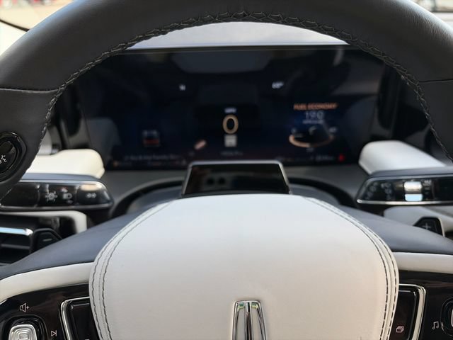 Used 2026 Lincoln Aviator AWD image 32