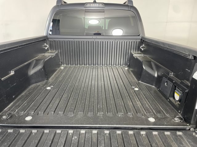 Used 2023 Toyota Tacoma TRD Off-Road w/ Advanced Technology Package AWD/4WD image 17
