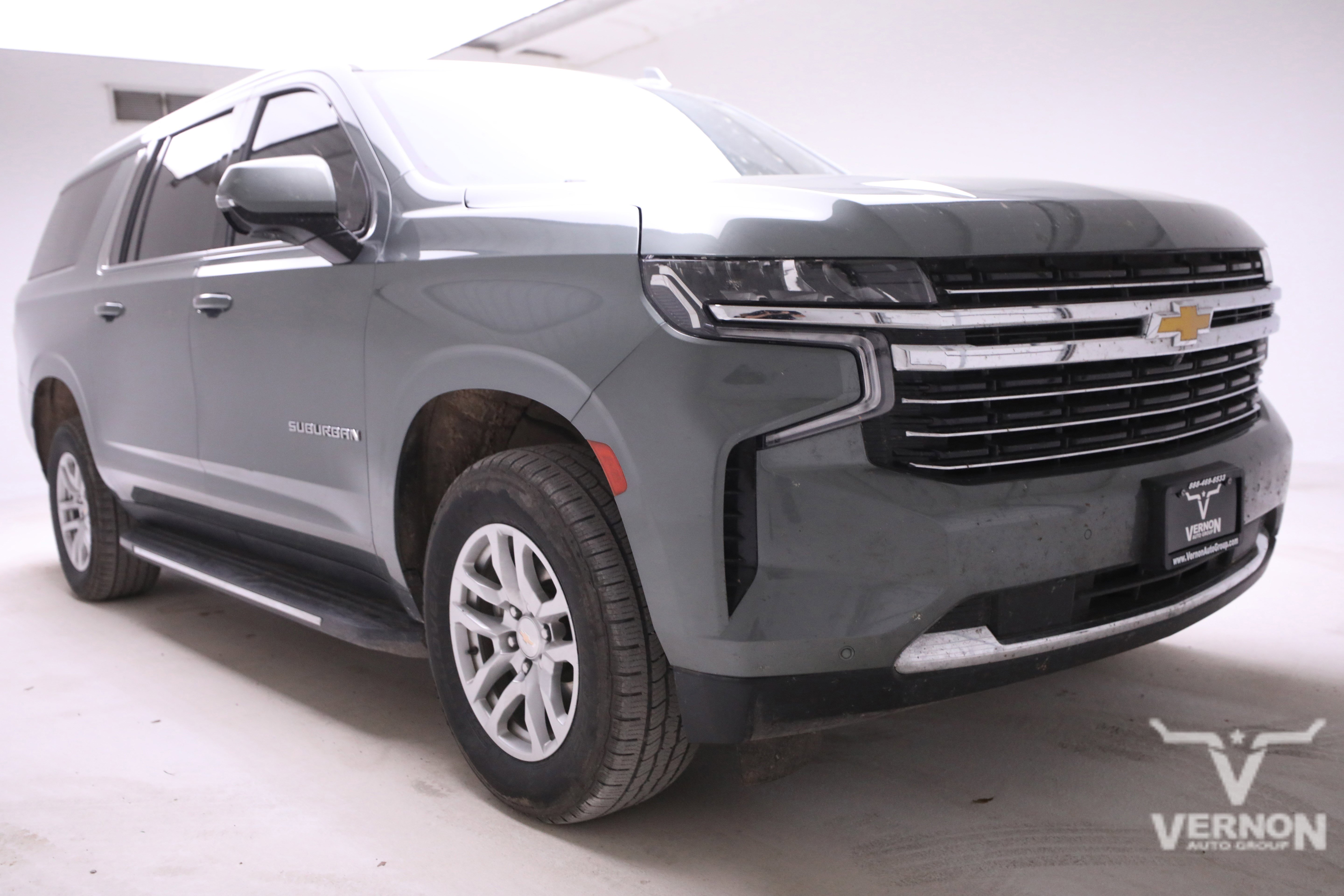 Used 2024 Chevrolet Suburban LT w/ Luxury Package AWD/4WD image 6
