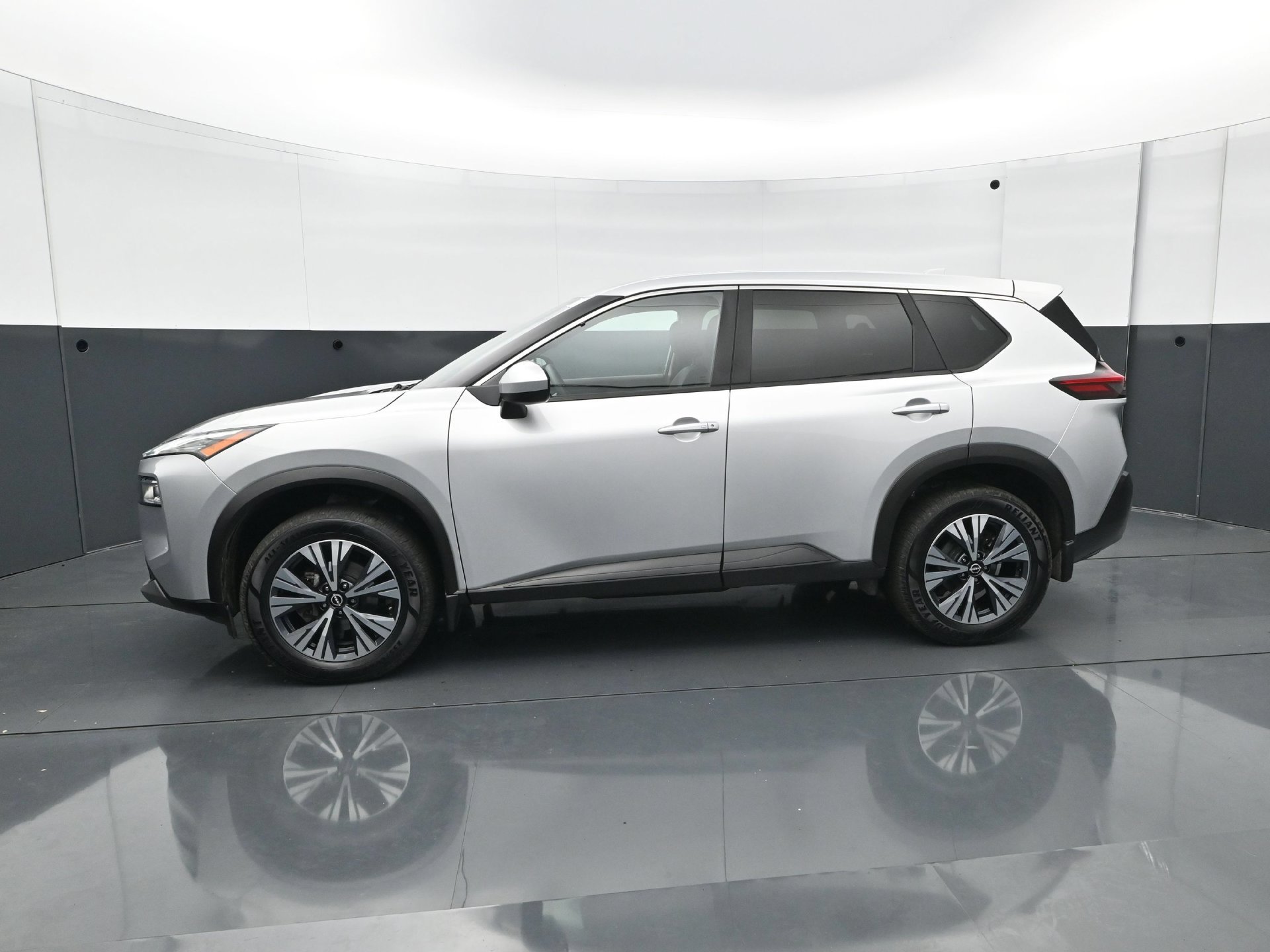 Used 2023 Nissan Rogue SV AWD/4WD image 3