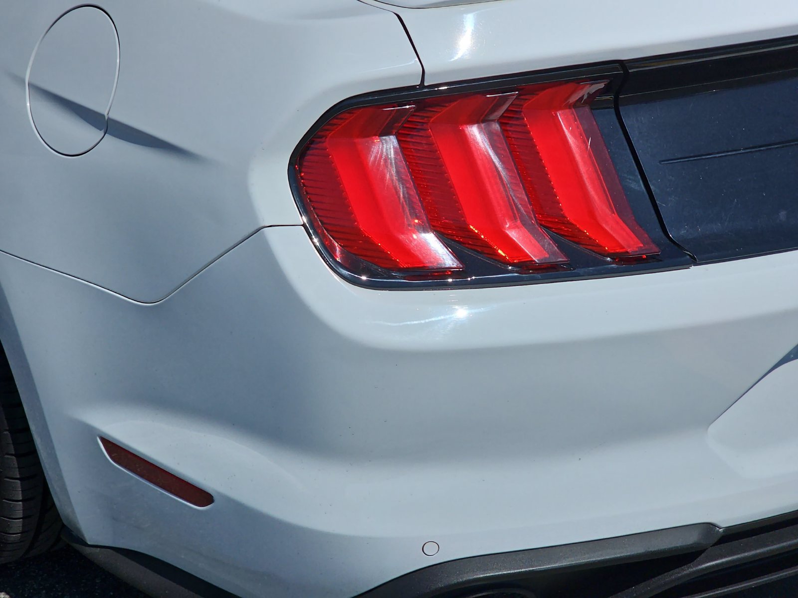 Used 2018 Ford Mustang Premium RWD image 33