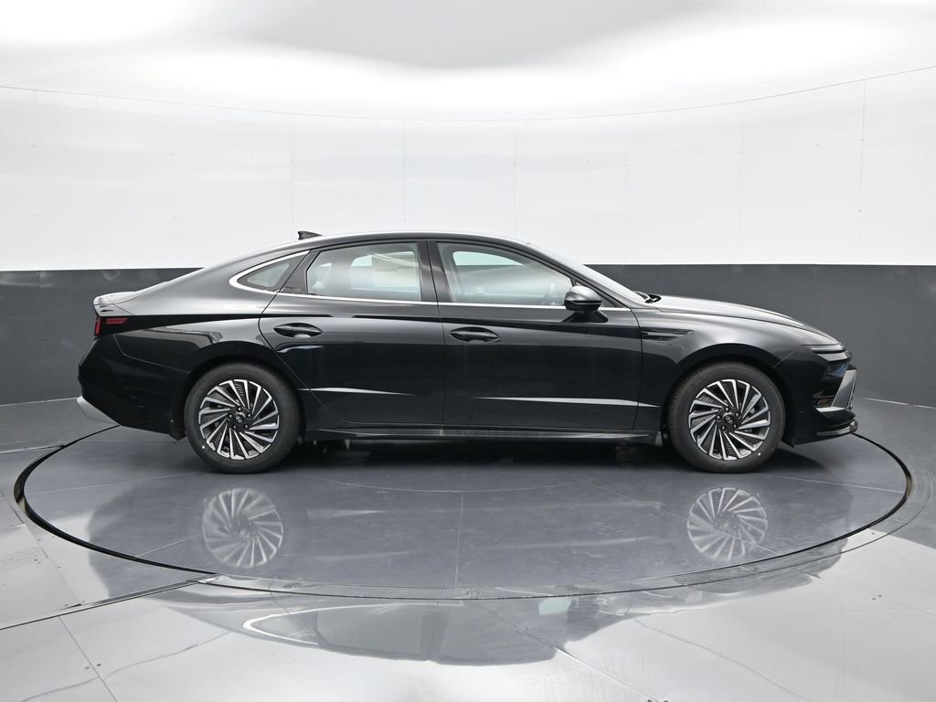 Certified 2025 Hyundai Sonata SEL FWD image 4