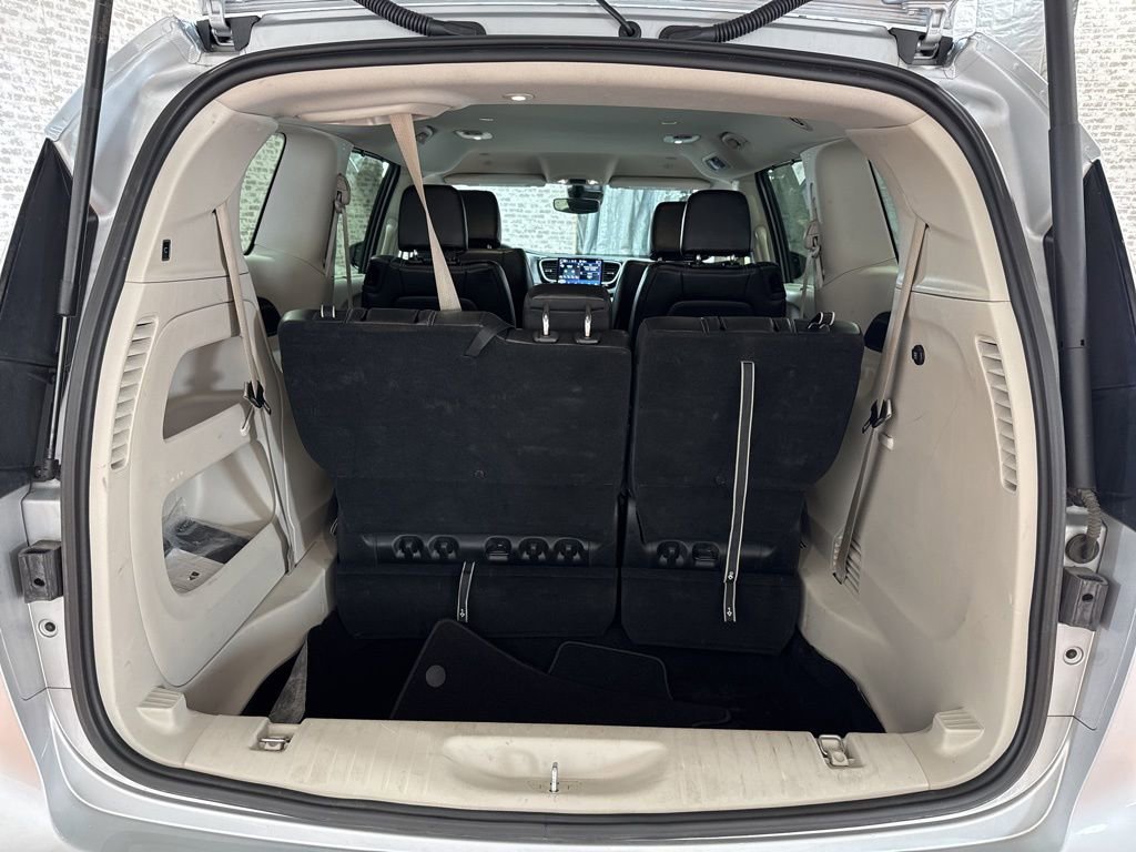 Used 2024 Chrysler Pacifica Touring-L image 13