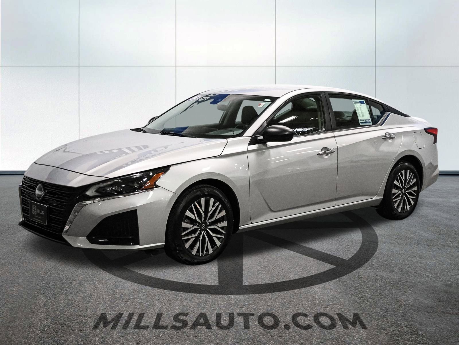 Used 2024 Nissan Altima 2.5 SV image 2