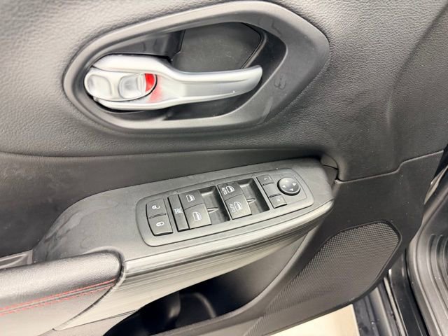 Used 2015 Jeep Cherokee Trailhawk image 22